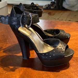 Women’s open toed heels